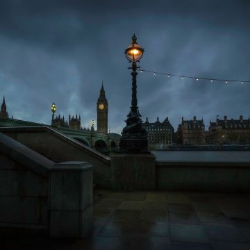 picture of England at night